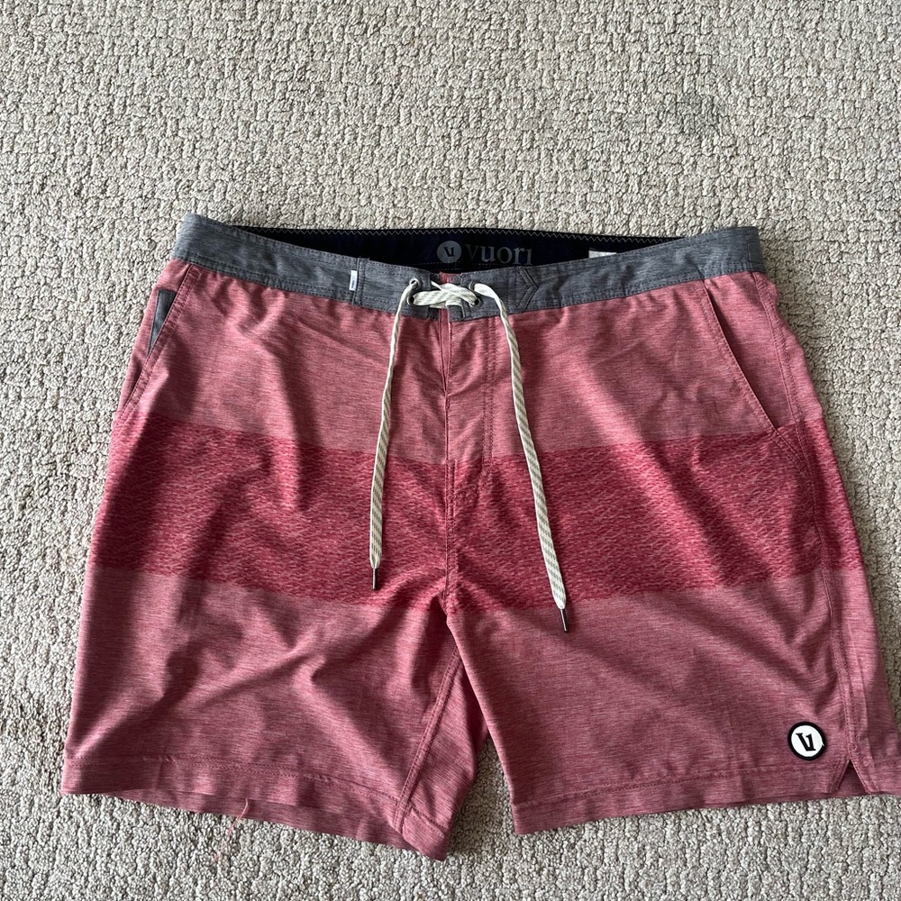Vuori The Rise The Shine Athletic Hybrid Swim Trunks/Shorts Size 38 waist